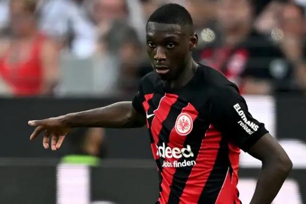 Kolo Muani Minta Dijual ke PSG sebelum Bursa Ditutup