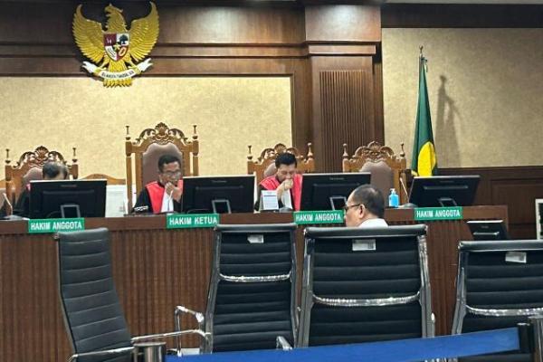 Ary mengungkap ada beberapa pihak pemegang saham PT ARME, salah satunya istri Rafael Alun, Ernie Meike Torondek.