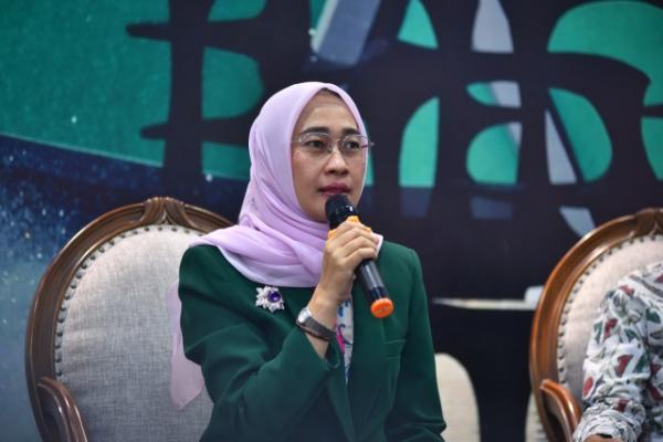 Negara wajib segera mengeluarkan sebuah peraturan yang bisa mengurangi polusi udara ini karena ini sudah masuk masalah nyawa ini masalah kemanusian tercatat di Kementerian Kesehatan 200 ribu pasien ISPA.