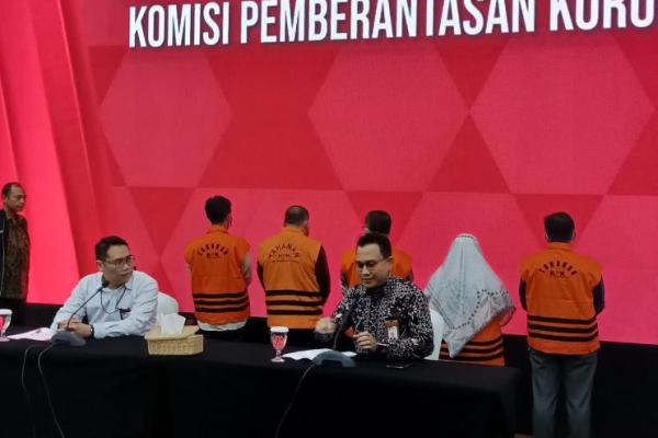 Diketahui, KPK telah menetapkan 52 orang mantan anggota DPRD Jambi sebagai tersangka dengan perannya masing-masing. 