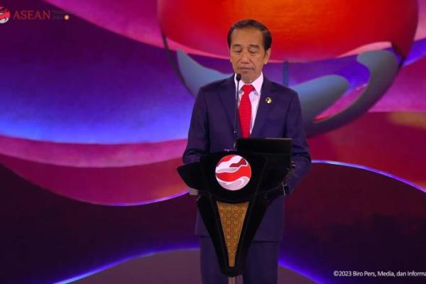 Konferensi Tingkat Tinggi atau KTT ASEAN ke-43 resmi dibuka oleh Presiden Joko Widodo (Jokowi).