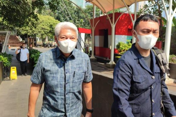 KPK menduga Arwin Rasyid pernah melakukan transaksi dengan salah satu tersangka kasus dugaan korupsi tersebut.