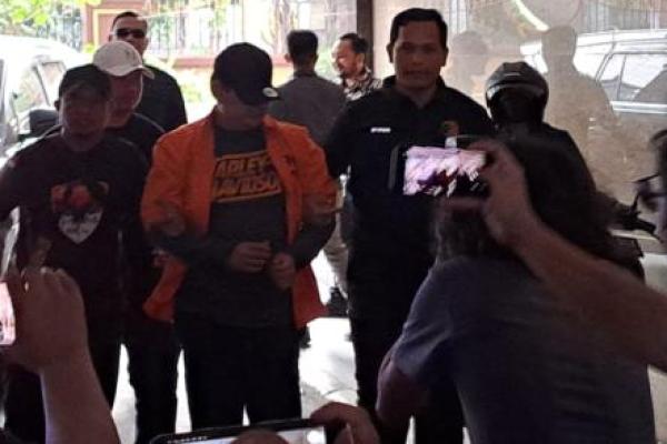 Buronan kasus kepemilikan senjata api ilegal, tersangka Dito Mahendra resmi ditahan