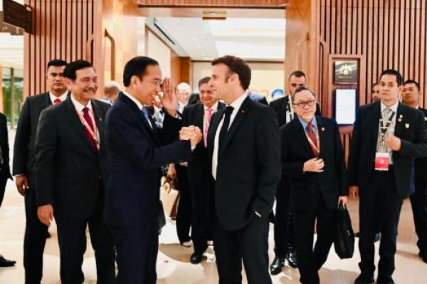 Jokowi berharap Prancis dapat merealisasikan komitmen untuk proyek transisi energi, termasuk di dalamnya melalui skema just energy transition partnership (JETP).