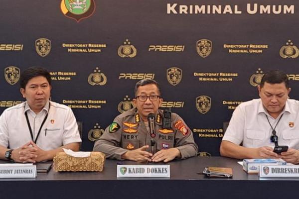 Kedokteran forensik selidiki penyebab kematian dan juga waktu kematian dua jenazah ibu dan anak di Cinere, Depok.