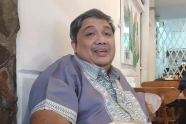 Berdasarkan informasi yang diperoleh berhalangan hadir karena ada yang sedang melakukan kunjungan ke luar negeri dan ada yang sedang melaksanakan ibadah Umroh.