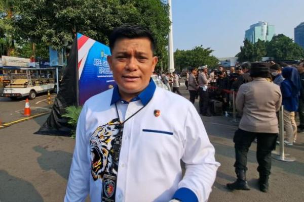 Pemeran film porno atau film dewasa mangkir pada panggilan pertama. Polisi bisa jemput paksa