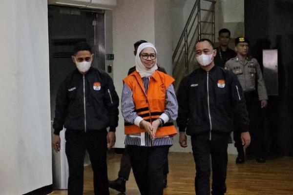 Untuk kebutuhan proses penyidikan, kata Firli, KPK langsung melakukan penahanan Karen Agustiawan selama 20 hari pertama