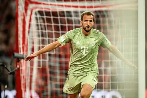 Conte memuji kemampuan Kane dalam mencetak gol dan menegaskan bahwa pindah ke Jerman telah membantunya berkembang sebagai pemain