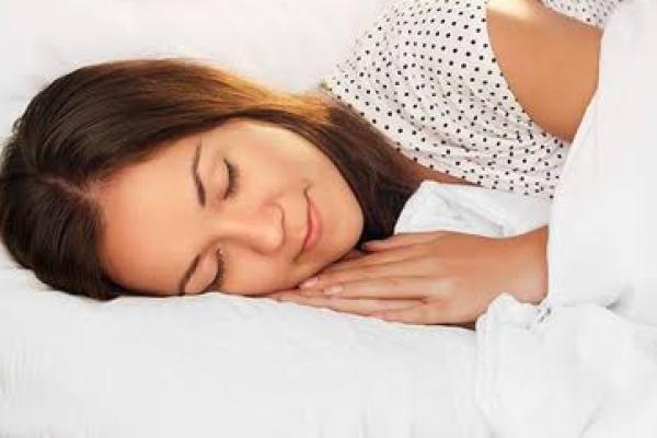 Cara ampuh mengatasi insomnia salah satunya dengan mandi air hangat sebelum tidur