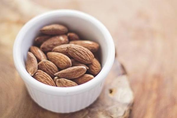 Tidak Perlu Minum Obat, Ini Makanan Alami Pereda Sakit Kepala