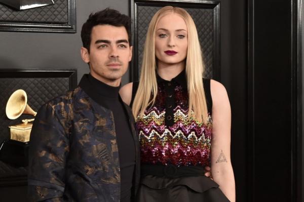 Sophie Turner Ingin Anak-anaknya Tinggal di Inggris, Joe Jonas Bersikeras di Amerika Serikat