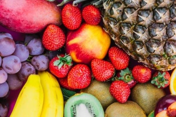 Lemon diketahui sangat efektif untuk menangani dehidrasi yang terjadi karena mampu menjadi penyebab dari hipotensi.