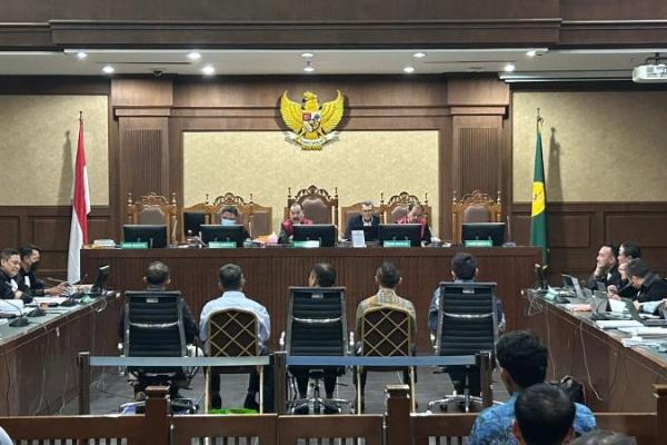 Irwan Hermawan diperiksa sebagai terdakwa sekaligus sebagai saksi mahkota untuk terdakwa Galumbang Menak Simanjuntak.