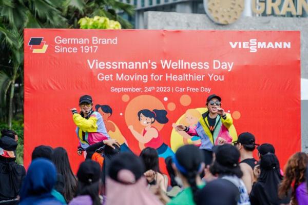 Zumba Fitness berkolaborasi dengan Viessmann sukses menggelar kegiatan Zumba yang bertajuk “Get Moving for Healthier You”