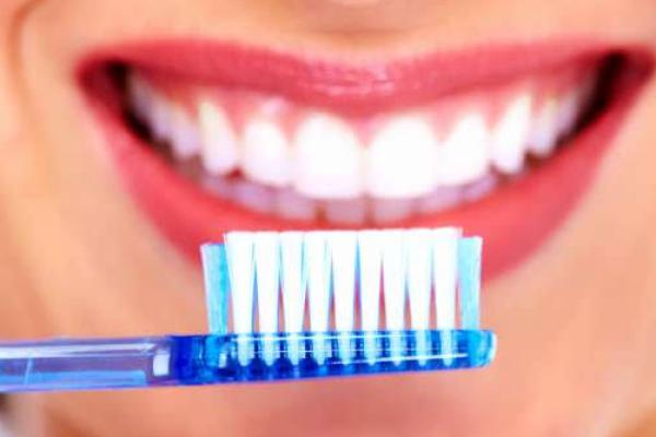 Perawatan gigi harus dilakukan dengan hati-hati. Pasalnya, perawatan yang salah justru dapat merusak lapisan gigi dan mengakibatkan gigi mudah berlubang.