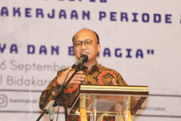 Kemnaker Beri Penghargaan kepada 86 PNS Purna Tugas