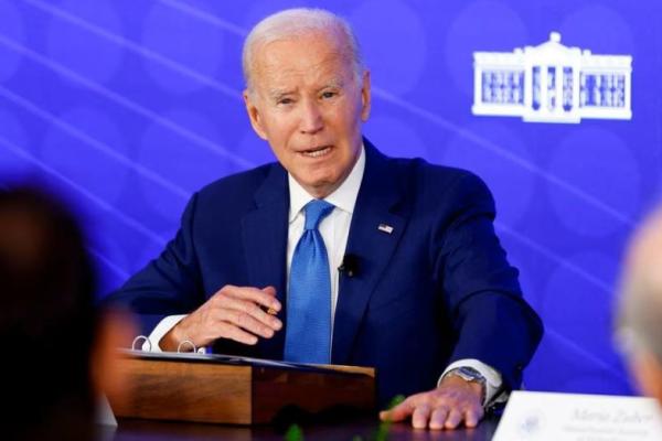 Trump Habiskan Banyak Uang untuk Biaya Hukum; Biden Pimpin Penggalangan Dana