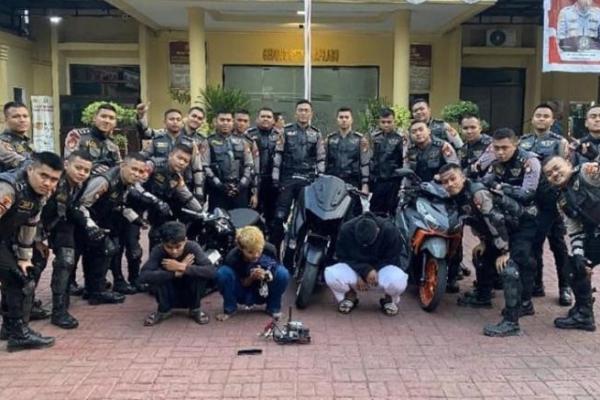 Balapan liar berujung kecelakaan viral dimedia sosial. Polisi amankan tiga orang.