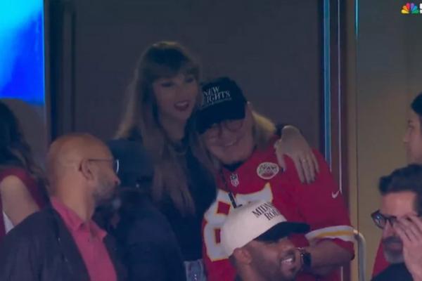 Taylor Swift Bawa Hoki, Travis Kelce Kembali Raih Kemenangan untuk The Chiefs