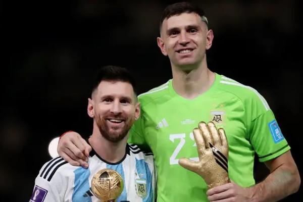 Martinez: Messi Pesepak Bola Terlengkap dalam Sejarah