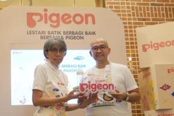 Lestarikan Budaya Indonesia, Pigeon Rayakan 10 Tahun Berbatik dengan Luncurkan Botol Motif Batik Terbaru