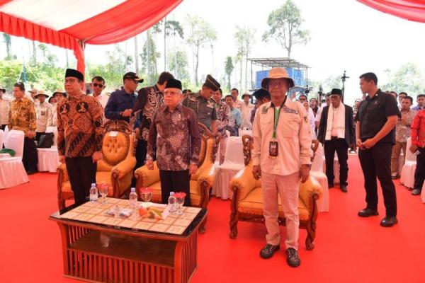 Menurut Wapres, KPN Sulteng yang letak geografisnya dekat dengan Ibu Kota Negara Nusantara (IKN) juga akan berperan penting untuk memenuhi kebutuhan pangan di IKN di Provinsi Kalimantan Timur yang penduduknya akan semakin meningkat.