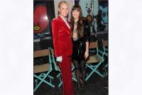 Gwyneth Paltrow Akrab dan Sayang dengan Dakota Johnson Pacar Mantan Suaminya Chris Martin 