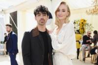 Sepakat Hak Asuh, Anak-anak Joe Jonas dan Sophie Turner Bergantian Tinggal di AS dan Inggris