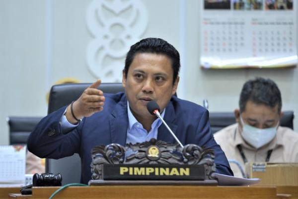 Wakil Ketua Komisi V DPR RI Andi Iwan Darmawan Aras mendorong Pemerintah untuk segera mengambil langkah-langkah konkret agar memastikan sistem transportasi publik di Indonesia senantiasa aman.