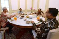 Jokowi Makan Siang Bareng Tiga Capres, Legislator Demokrat: Eskalasi Politik Makin Hangat