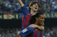 Ronaldinho Akui Cium Bakat Messi sejak di Akademi Barca