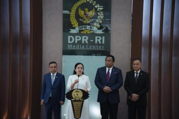 DPR RI akan mendorong Kementerian dan Lembaga untuk bekerja responsif, terukur, berorientasi menyelesaikan masalah sehingga rakyat merasakan kehadiran Pemerintah dalam melindungi rakyat, mempermudah kehidupan rakyat dan mensejahterahkan rakyat.