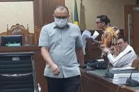 Bacakan Pledoi, Anang Achmad Minta Diringankan dan Pertanyakan BPKP Soal Kerugian Negara 