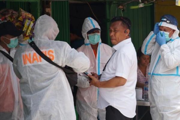 Tim gabungan dari INAFIS dan Sat Reskrim Polres Metro Jakarta Utara lakukan olah TKP temuan mayat ayah dan balita