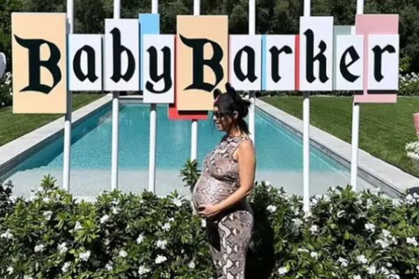 Lahirkan Anak Keempat, Kourtney Kardashian Bahagia Dapat Bayi Laki-laki dari Travis Barker