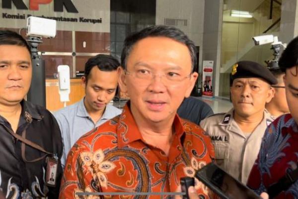 Politisi PDIP, Deddy Yevri Hanteru Sitorus, menepis anggapan bahwa Basuki Tjahaja Purnama (Ahok) menjadi `kuda putih` Joko Widodo menjelang pencoblosan Pemilu dan Pilpres 2024.