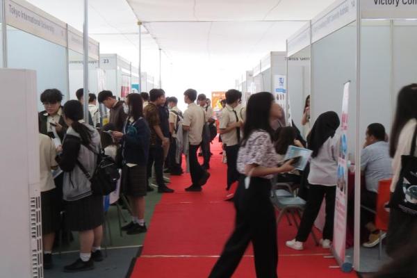 Edufair mengundang tujuh perguruan tinggi negeri (PTN) serta puluhan perguruan tinggi swasta (PTS), termasuk pula kampus perwakilan dari luar negeri