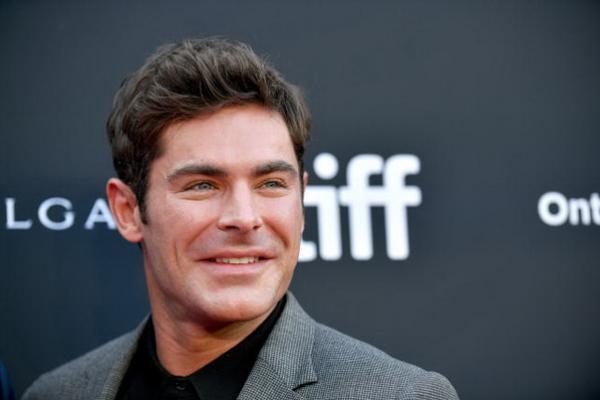 Penggemar Kritik Wajah Tampan Zac Efron yang Kini Tampak Aneh
 