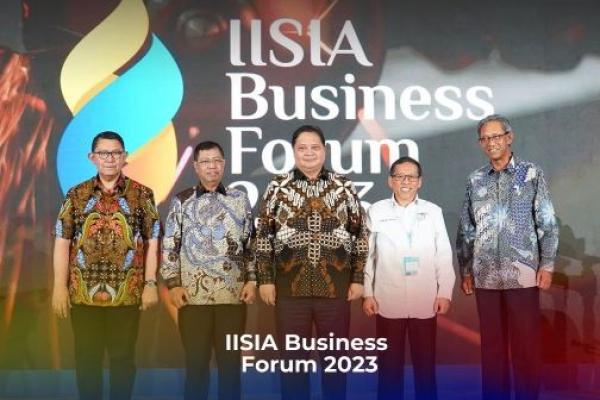 Kadin Indonesia juga terus mendorong program hilirisasi melalui kelanjutan pembangunan industri antara dan industri hilir yang kuat.