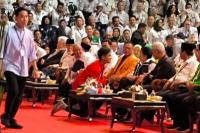 Momen Gibran dan Kaesang Sungkem kepada Megawati di KPU
