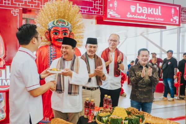 Bazar kuliner ini mengolaborasikan budaya dari dua negara yang dituangkan dalam konsep bernuansa China Town dengan hidangan-hidangan khas Indonesia.