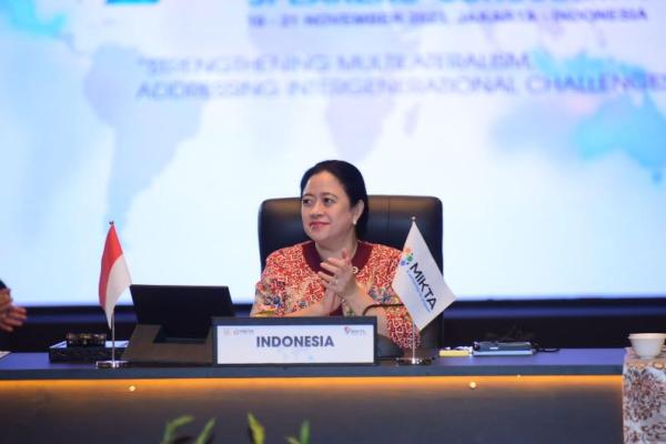 Untuk meningkatkan peran pemuda secara maksimal, diperlukan upaya yang bertujuan untuk membangun kapasitas dan pendidikan bagi generasi muda. Kelompok muda harus dibekali keahlian dan kemampuan yang dibutuhkan masyarakat.