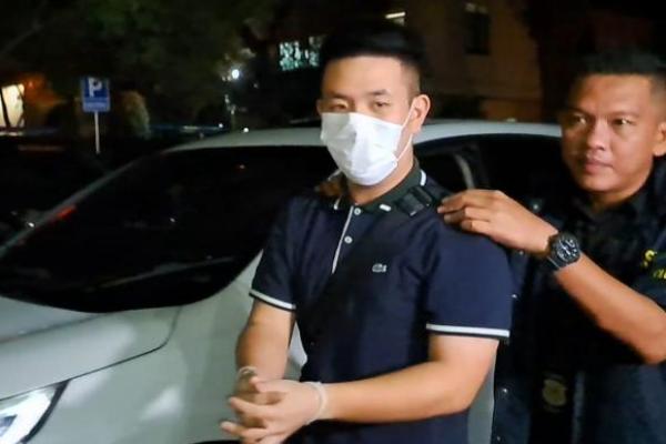 Polda Metro Jaya melakukan penahanan tersangka kasus dugaan penipuan terhadap Jessica Iskandar, Christoper Steffanus