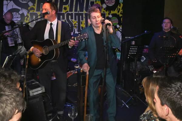 Shane MacGowan, Vokalis The Pogues Asal Irlandia Meninggal Dunia