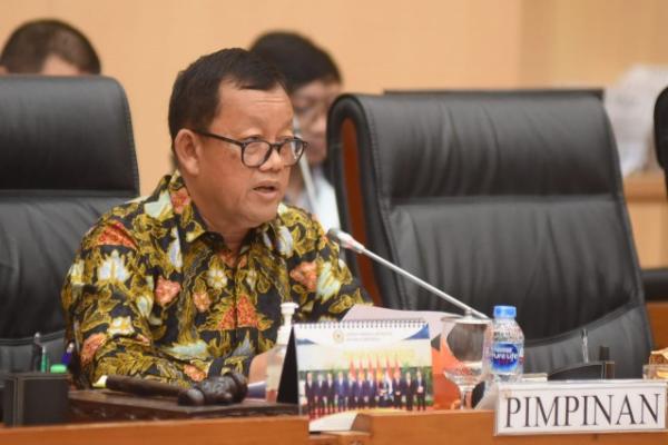 Ketua Komisi VII DPR RI Sugeng Suparwoto mengungkapkan Komisi VII DPR akan segera memanggil Menteri Investasi/Kepala BKPM (Badan Koordinasi Penanaman Modal), Bahlil Lahadalia.