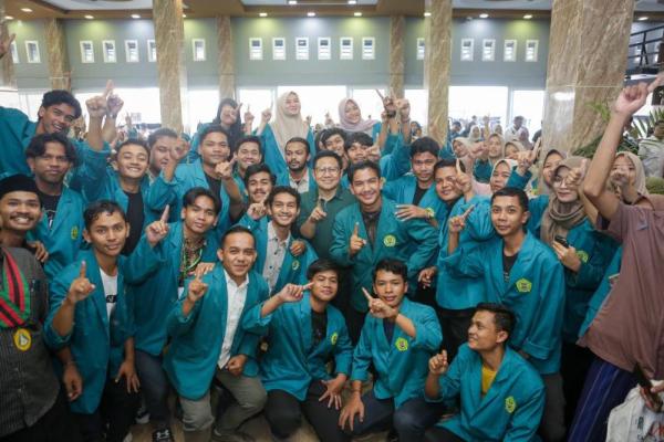 Slah satu cara konkret dari pemerintah untuk mengembangkan milenial dan gen z adalah pendidikan harus berkesinambungan dengan dunia kerja.