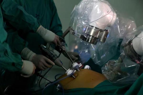 Robot Bedah Magnetik Memulai Debut Internasionalnya di Rumah Sakit Chile