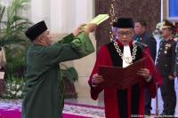 Presiden Jokowi Lantik Ridwan Mansyur Sebagai Hakim MK
