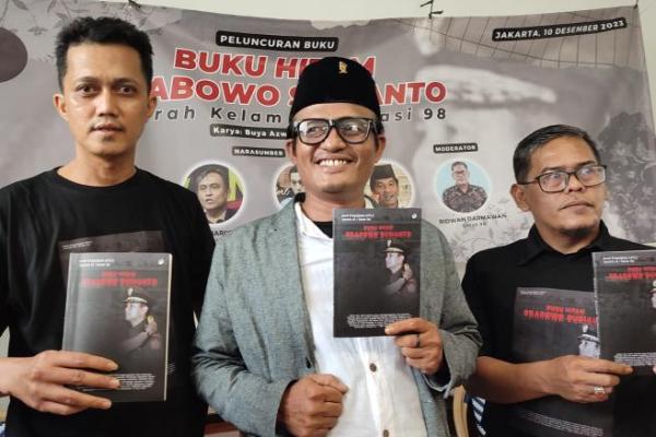 Hal itu disebutkannya saat peluncuran `Buku Hitam Prabowo, Sejarah Kelam Reformasi 1998`